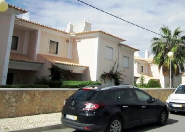 Vendo casa duplex, geminada no Vale Carro, Albufeira, Algarve, Portugal.